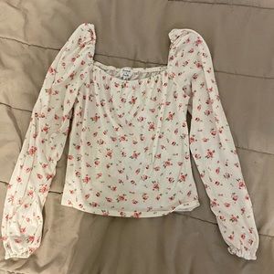 Medium tight fitting long sleeve shirt with puff in sleeves